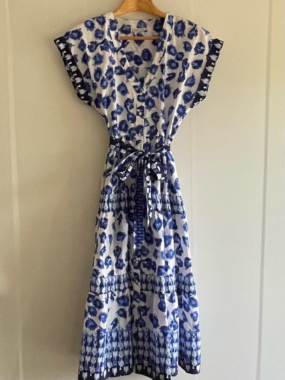Abercrombie & Fitch Blue & White Abstract Ikat Patterned Tiered Maxi Dress- L